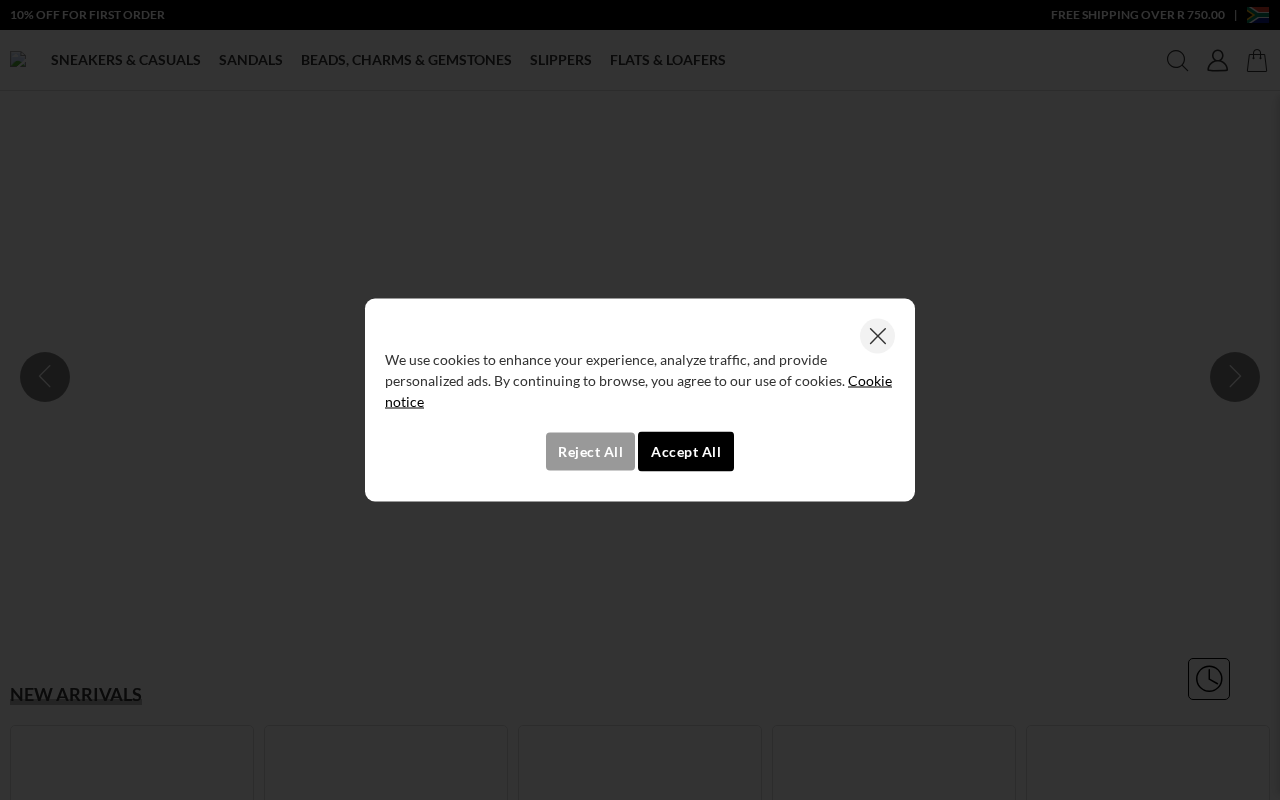 Captured page preview of saleafashion.shop