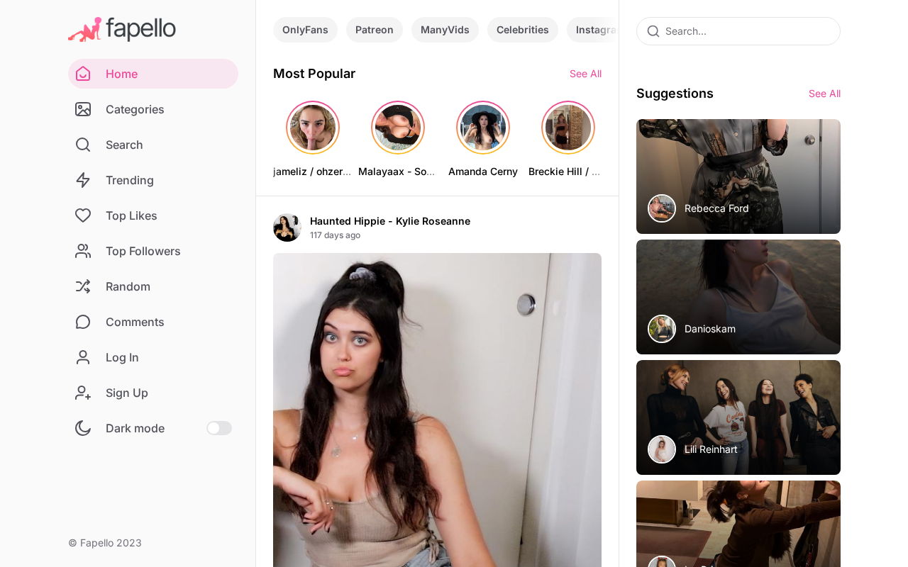 Screenshot of fapello.is